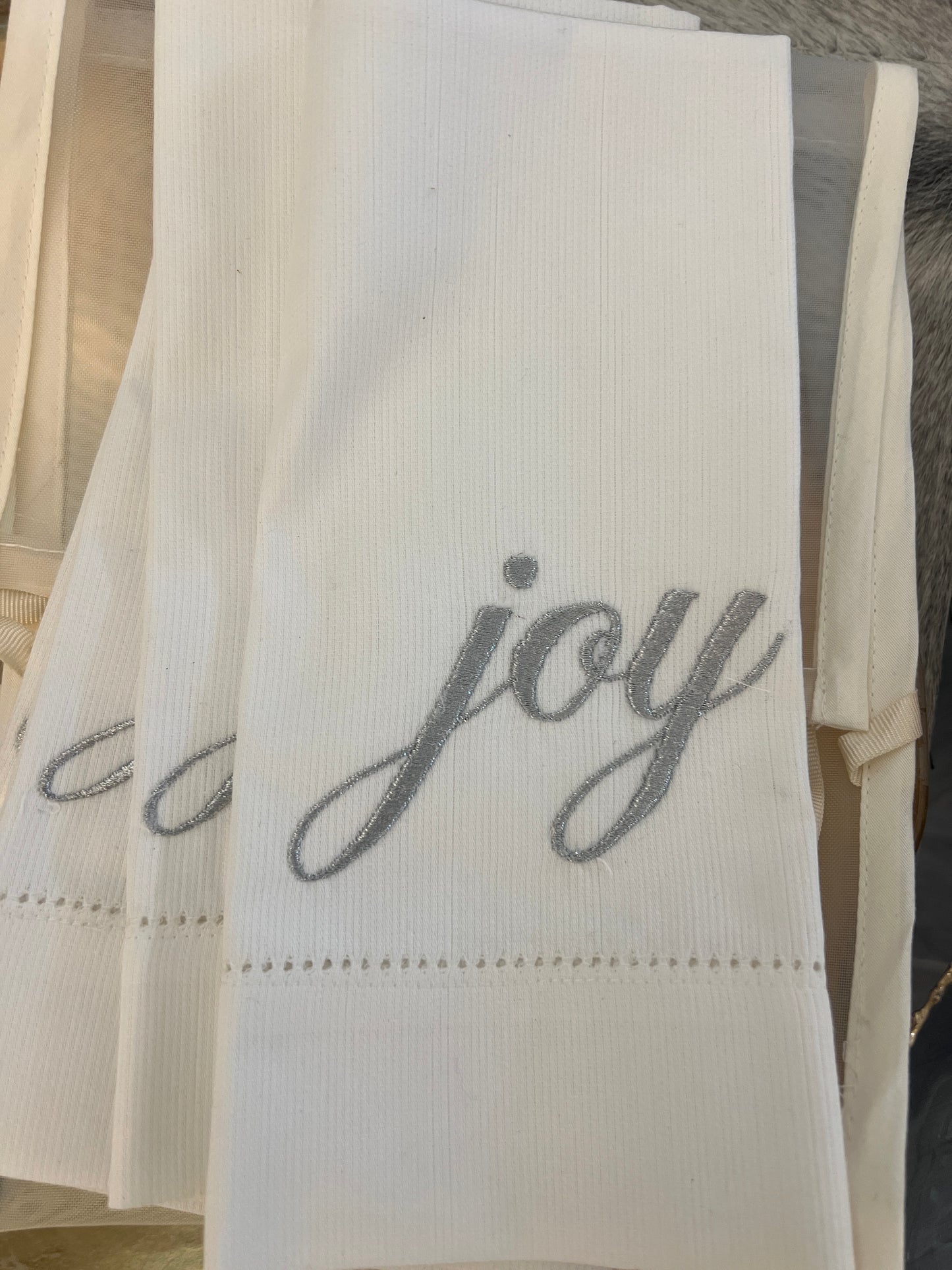 Hya “Joy” Linen Towel Silver