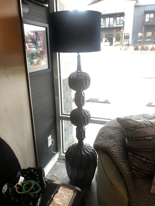 ONE MODERN FLOOR LAMP WITH SHADE