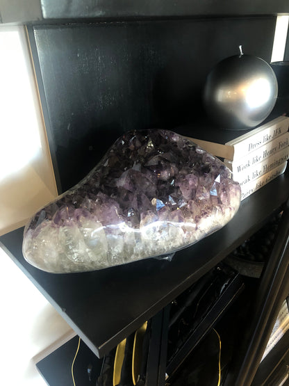 ONE AMETHYST QUARTZ OBJECT